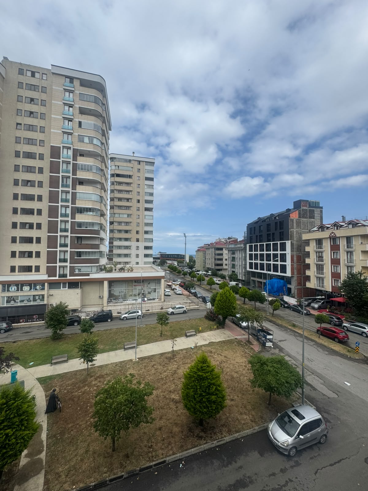 SÖĞÜTLÜ DE CUMHURİYET BULVARINDA KİRALIK DAİRE